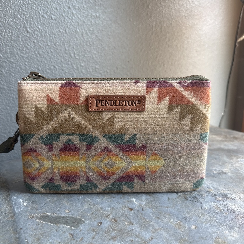 Pendleton Three Pocket Keeper Wool Wristlet Southwestern Aztec Indian Print
